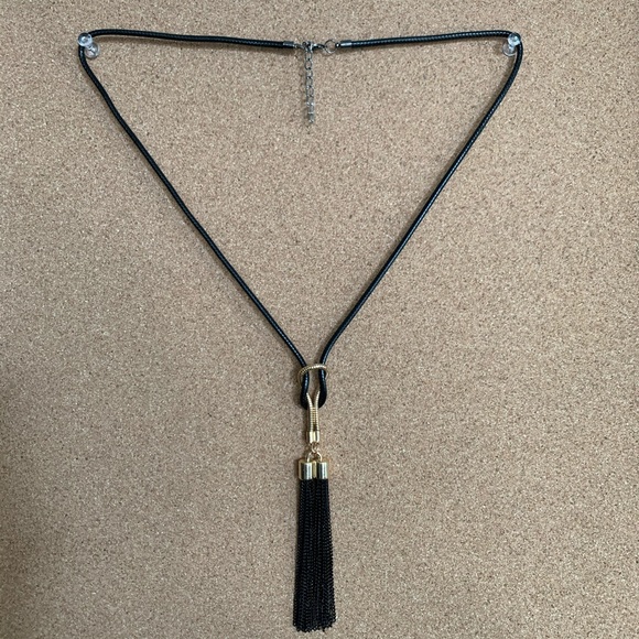 Black and gold necklace - Picture 1 of 3